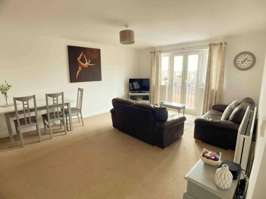 Central Retford 2 Bed Quiet Apartment With Parking Exterior foto